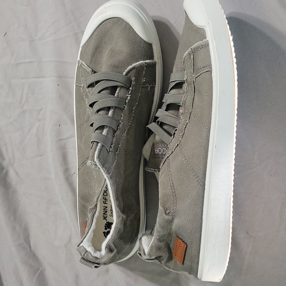 Jenn Ardor Gray Suede Flats for Everyday Comfort